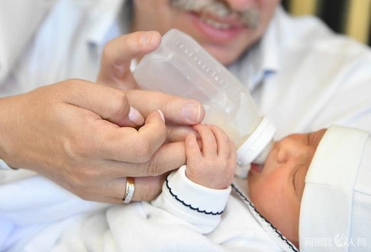 alferdez-mamadera-1jpg