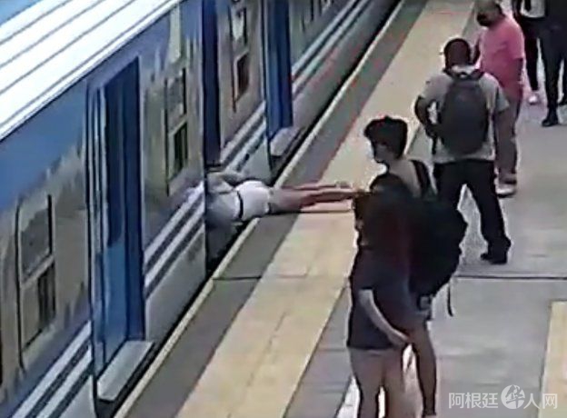 mujer-cae-las-vias-del-tren mujer-cae-las-vias-del-tren