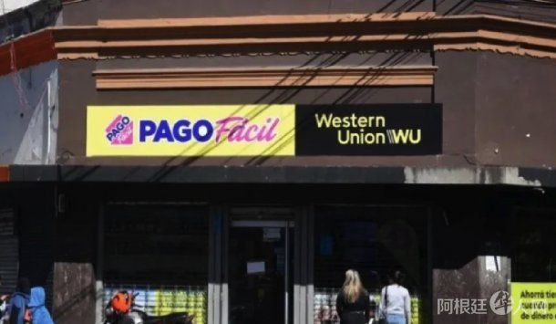 robo-santa-fejpg robo-santa-fejpg