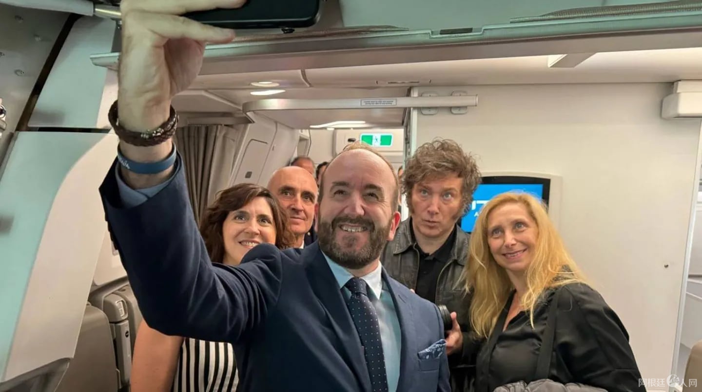 HAK4S4AGL5CTTFWLKYZLZAXZJ4