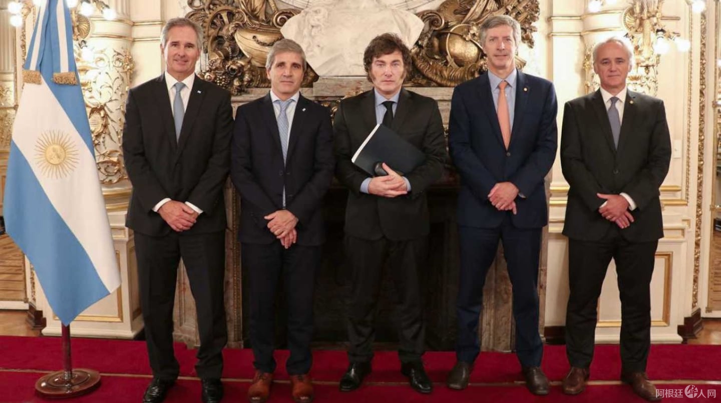 pablo-quirno-luis-caputo-javier-milei-santiago-bausili-y-vladimir-werning-foto-presidenciana-GG2HYWLAVJBUHBS4VHMZEWNSNY pablo-quirno-luis-caputo-javier-milei-santiago-bausili-y-vladimir-werning-foto-presidenciana-GG2HYWLAVJBUHBS4VHMZEWNSNY