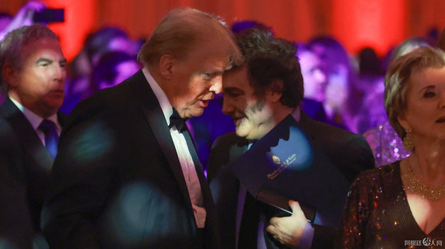 donald-trump-y-javier-milei-mantuvieron-un-encuentro-informal-en-mar-a-lago-foto-afpjoe-raedle-O3S6QU4PA5CPFLNHPBZW4J767Y donald-trump-y-javier-milei-mantuvieron-un-encuentro-informal-en-mar-a-lago-foto-afpjoe-raedle-O3S6QU4PA5CPFLNHPBZW4J767Y