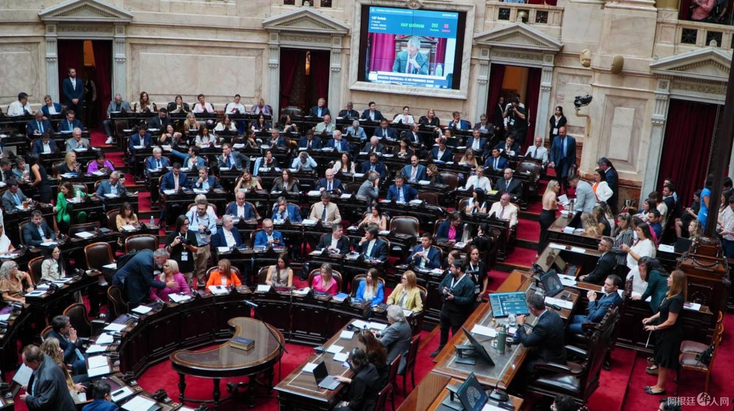 diputados-de-la-oposicion-presentaron-un-pedido-al-congreso-para-impulsar-el-juicio-politico-a-milei-por-el-conflicto-de-las-criptomonedas-foto-na-claudio-fanchi-VPHYM7CCL5BGXNAX63Q4WHNRAE