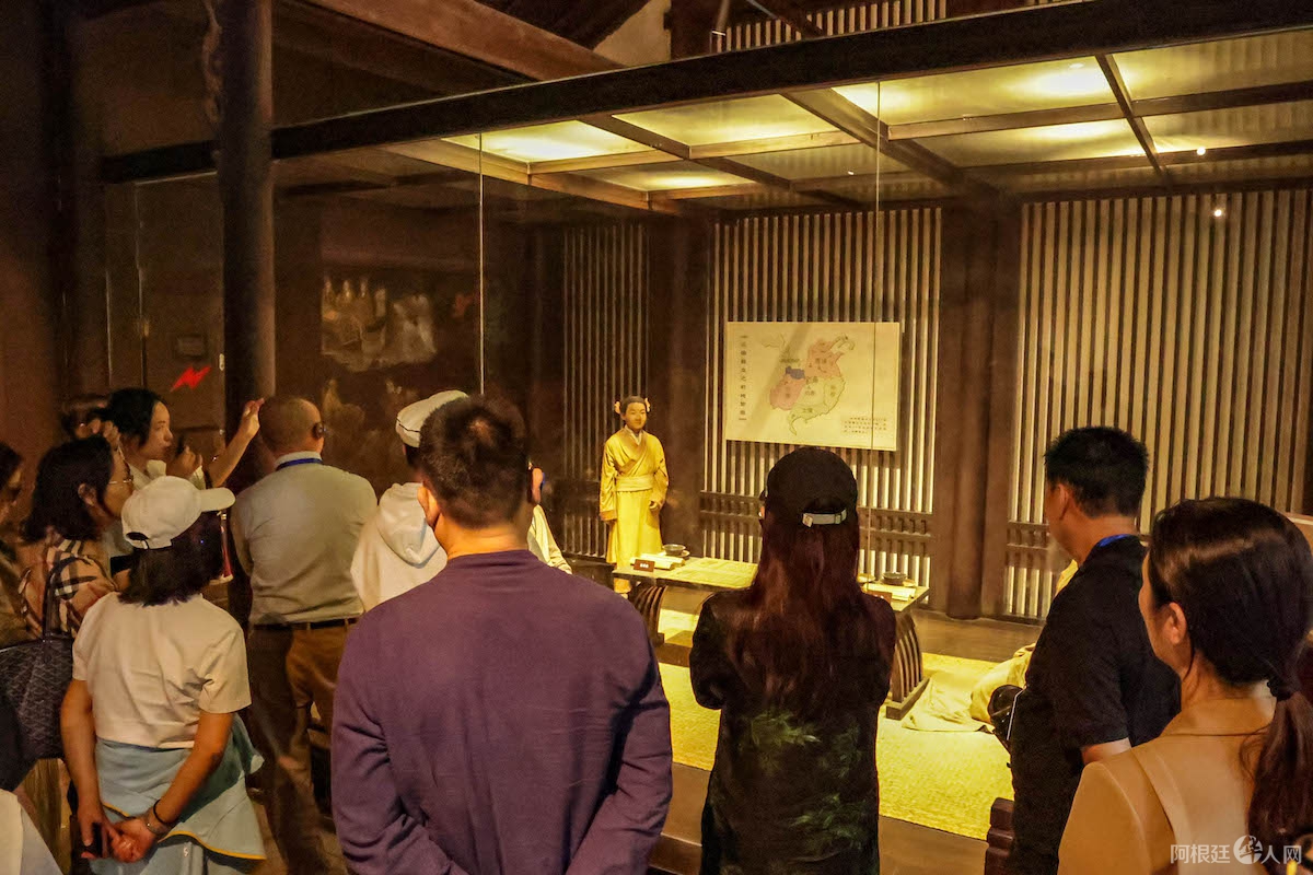 43e1d115eb39d37c72aba872bb48af34