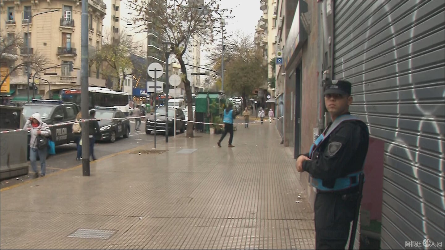 el-ataque-se-produjo-en-un-local-de-avenida-rivadavia-al-2640-foto-tn-FPPUIOWCV5GEHD3NFZFA242YT4-3