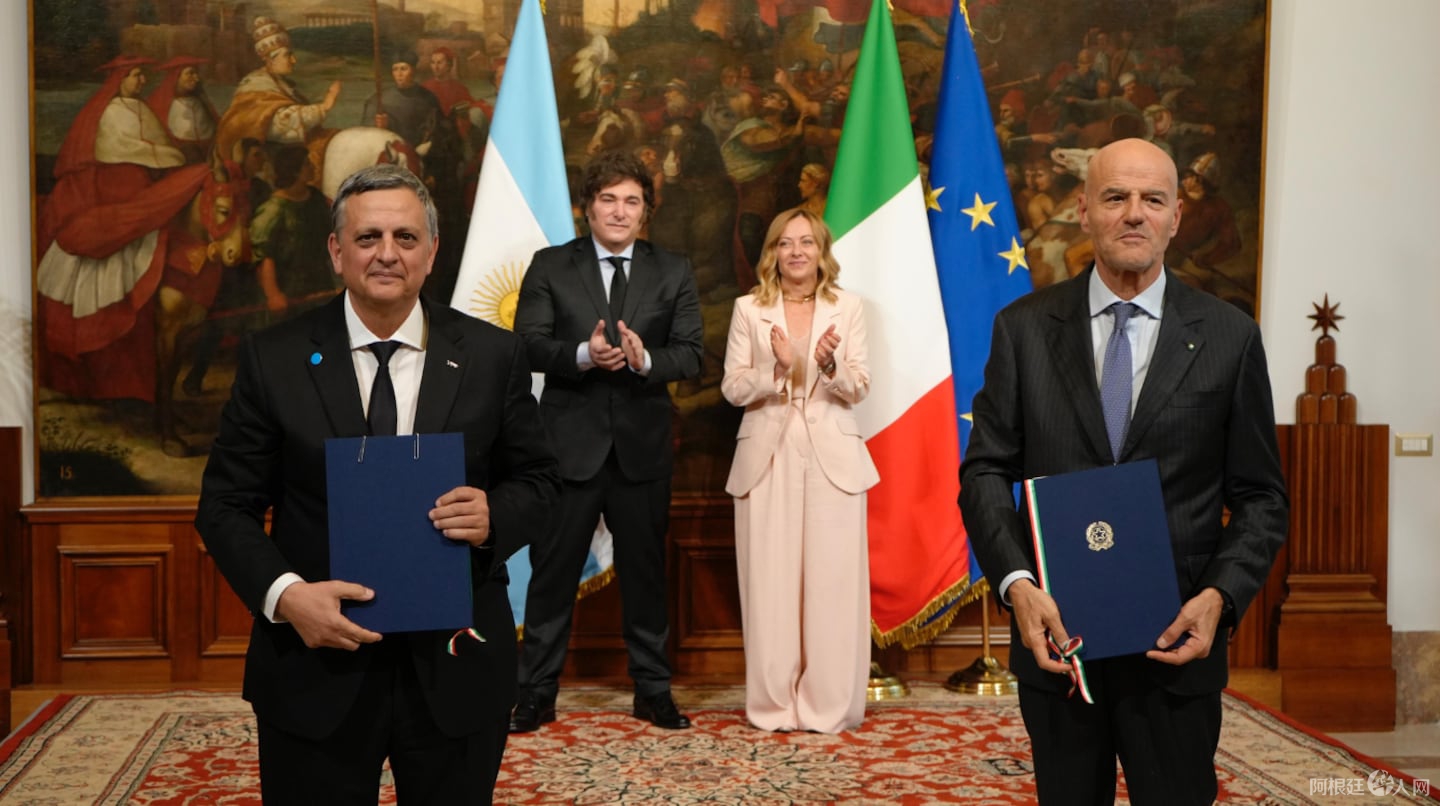 ypf-y-eni-firmaron-un-memorando-de-entendimiento-para-avanzar-en-una-de-las-fases-del-proyecto-argentina-lng-foto-ypf-KIY2T6G42BDIHGYXXG5JWQKLHY