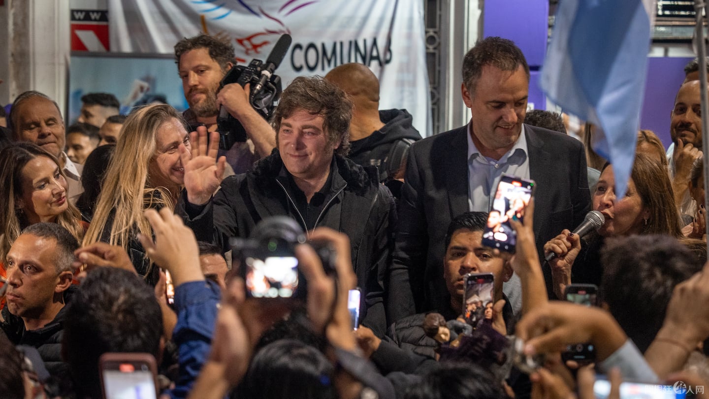 javier-milei-junto-a-manuel-adorni-en-un-acto-de-campana-en-villa-lugano-foto-leandro-heredia-tn-GJMTL6HNOBGWNKGFQCQECO3FWQ javier-milei-junto-a-manuel-adorni-en-un-acto-de-campana-en-villa-lugano-foto-leandro-heredia-tn-GJMTL6HNOBGWNKGFQCQECO3FWQ