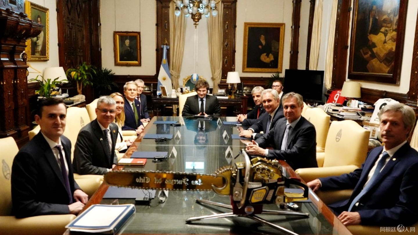 el-presidente-javier-milei-en-una-reunion-junto-al-secretario-del-tesoro-norteamericano-scott-bessent-en-casa-rosada-foto-presidencia-HIDJPY6LTVAWNICZSZAPVDRVYM el-presidente-javier-milei-en-una-reunion-junto-al-secretario-del-tesoro-norteamericano-scott-bessent-en-casa-rosada-foto-presidencia-HIDJPY6LTVAWNICZSZAPVDRVYM