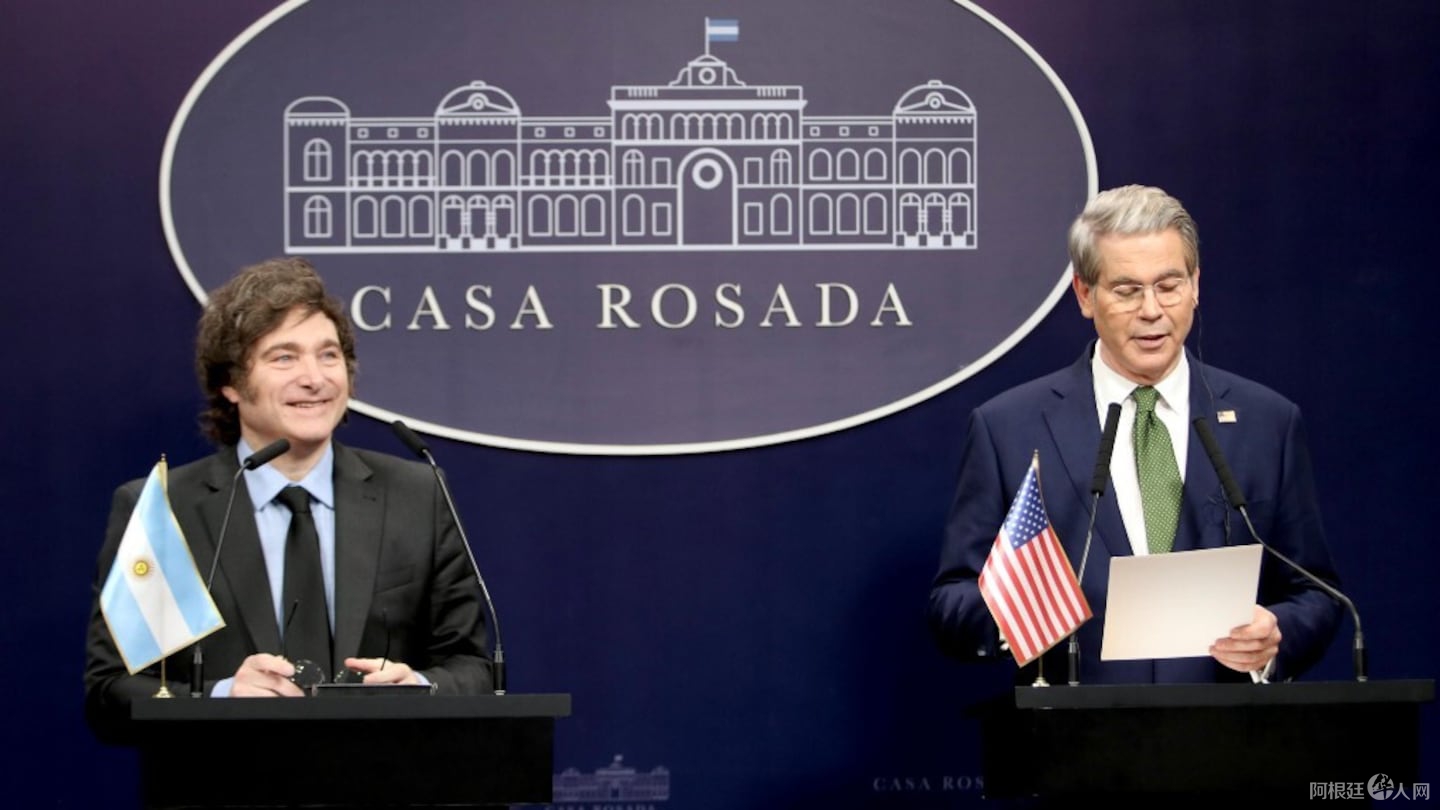javier-milei-en-la-declaracion-conjunta-con-el-secretario-del-tesoro-de-los-estados-unidos-scott-bessent-en-casa-rosada-foto-presidencia-QZYXHPOHD5CNZHNOIKQCZTTQNA